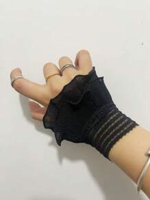 1 Pair Lolita Style Lace Ruffled Wrist Gloves Women Party Dress Accessories Fingerless Black White Lace Wrist Sleeves Cuff Decor Gloves