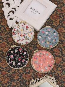 便携式折叠化妆镜，配有可爱的布套和印花图案，双面化妆镜适合家庭和旅行，非常适合美容爱好者和化妆爱好者，是送给女性、女孩、母亲、朋友和妻子的理想礼物