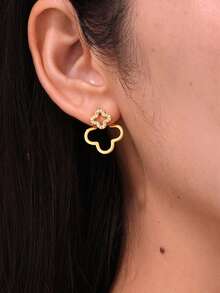 1 对小巧简约甜美风格 S925 银锆石镂空花朵耳钉，适合女性日常和约会夜佩戴 - 金色 - 查看 1