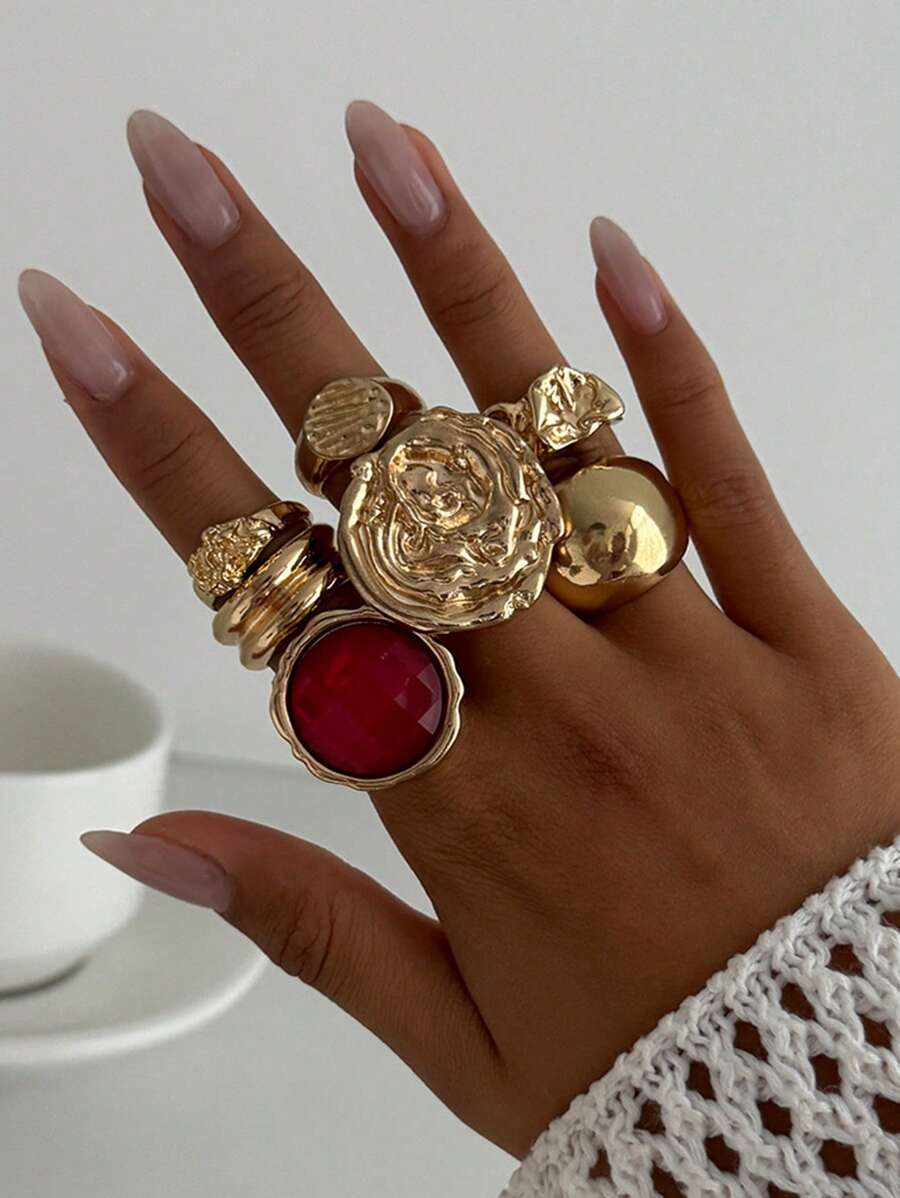 Ensemble de 7 bagues géométriques à la mode et luxueuses en faux cristal et métal, à plis liquides, pour femmes, polyvalentes et assorties, idéales pour toutes les occasions. Excellent choix de cadeau.