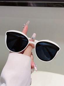 1 副女士新款猫眼形粉色时尚眼镜多层框架设计绿色装饰眼镜简约风格设计大尺寸全框女士配饰眼镜猫眼形墨镜