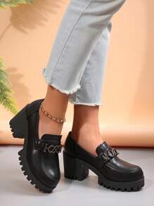 女式坡跟厚底一脚蹬乐福鞋，金属链条装饰，休闲学院风，纯色圆头粗跟高跟鞋