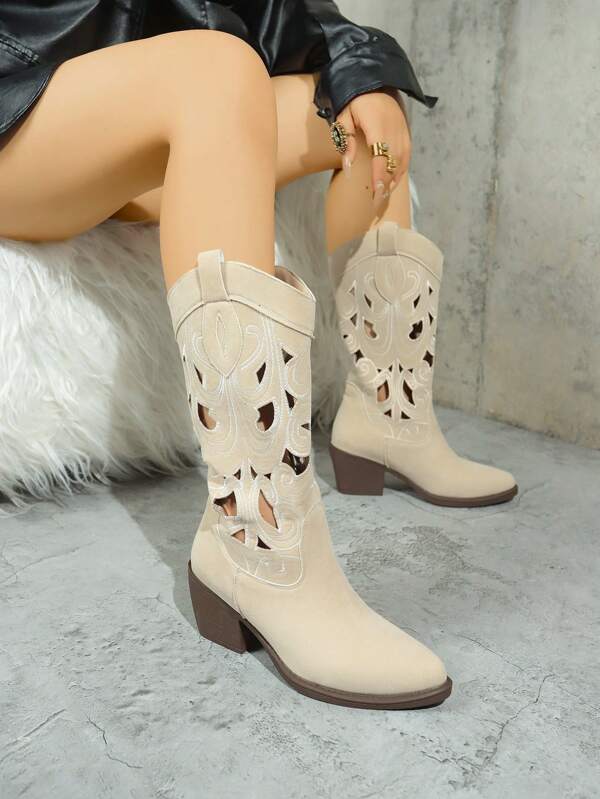 Botas vaqueras de mezclilla para mujer con puntera, detalles bordados, diseño calado, tacón grueso, a juego con vestido para fiesta del Día de la Madre, con suela media en beige