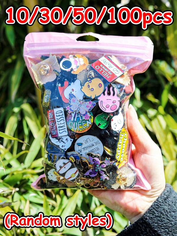 10/30/50/100 pièces Assortiment de broches (sans double) avec différents styles, motifs, formes et designs en alliage métallique, personnages de dessins animés mignons, assortiment aléatoire, parfait pour sac, vêtements et décoration d'accessoires. Épingle d'accessoire pour vêtements, sac, charme, école