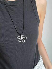 1 pièce Collier fleur creuse minimaliste en argent, pendentif floral unique en forme de fil sur cordon noir. Bijoux bohème chic pour femmes, parfait pour le port quotidien et les tenues décontractées