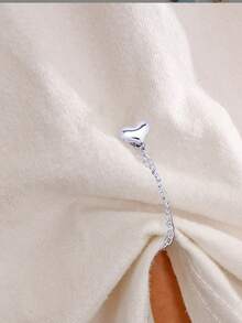 1个/2个多功能合金无缝磁性夹胸针，时尚简约白绿花卉蝴蝶图案，强磁可调节长度，适合秋冬服装，可固定领口、衬衫下摆、袖口、裤腿，也可作为无缝腰带装饰侧扣配饰。 - 彩色 - 查看 3