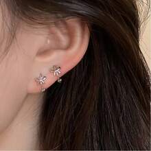 1 Cặp bông tai nơ bằng hợp kim đồng vàng 14K thời trang dành cho nữ, thích hợp để đeo hàng ngày, nhỏ nhắn và dễ thương (Tay nghề thủ công được cải tiến, vui lòng thắt nhẹ nhàng, chất liệu hợp kim đồng mềm và có thể dễ bị biến dạng) - Bạc - Xem 5