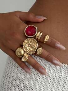 Ensemble de 7 bagues géométriques à la mode et luxueuses en faux cristal et métal, à plis liquides, pour femmes, polyvalentes et assorties, idéales pour toutes les occasions. Excellent choix de cadeau.
