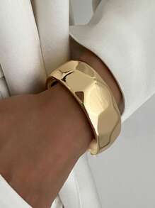 1pc Vintage Minimalist Asymmetric Hollow Metal Teardrop Snake Bracelet, Exaggerated Fashion Geometric Abstract Unique Spring Opening Bangle, Suitable For Women's Daily Commute, Holiday Gifts, Friends Gathering And Banquets, Fashion Accessory