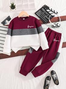 Conjunto de sudadera de cuello redondo abrigada y pantalones con patrón de letras para niños pequeños - Burdeos - Ver 1