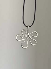 1 pièce Collier fleur creuse minimaliste en argent, pendentif floral unique en forme de fil sur cordon noir. Bijoux bohème chic pour femmes, parfait pour le port quotidien et les tenues décontractées