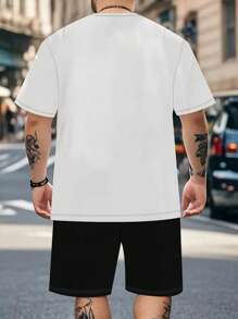 Set di pantaloncini e maglia a maniche corte con stampa da basket, per uomo taglie forti. Completo di pantaloncini neri e bianchi con coulisse, abbigliamento sportivo traspirante per l'estate