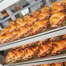 1pc, 3pcs Realistic Sandwich Bread, Fake European Croissant Bacon Bread, Food Toy Model, Window Display Decor, Photography Stage Prop, Bakery Bar Decoration, Vegetable & Bacon Filled Croissant - Veggie Bacon Croissant - View 2