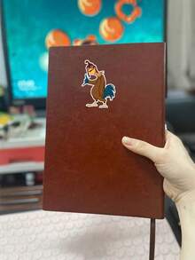 1 miếng dán hình gà trống hoạt hình vui nhộn bằng nhựa vinyl chống thấm nước, kích thước 3 inch, có thể tháo rời – Miếng dán hình gà sáng tạo ngoài trời cho máy tính xách tay, ốp điện thoại, sổ tay, bình nước, ván trượt, trang trí xe hơi và nhà cửa – Miếng dán thời trang, Miếng dán xinh xắn/"Nhãn dán hình động vật trang trại kỳ quặc"/Người đam mê chăn nuôi gia cầm/Người hâm mộ lối sống nông thôn/Thưởng thức Graffiti vui nhộn, Dùng cho đồ dùng học tập, Trở lại trường học - Nhiều màu - Xem 6