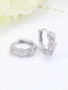 方晶锆石纯银耳环，小花形耳环，经典防过敏简约时尚耳环，适合日常佩戴，生日礼物 - 銀色 - 查看 3