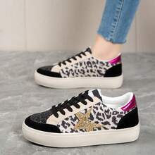 2025 Autumn New Lightweight Vulcanized Shoes, Non-Slip Soft Bottom Women Casual Thick Sole Sneakers, Fashion Star Design - Black and White - View 4