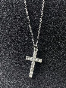1 pezzo Delicata collana con ciondolo a croce in acciaio inossidabile con zirconi cubici per donne