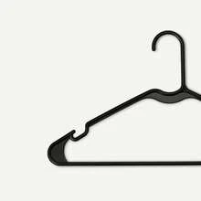 Basics - Perchas de plástico para Adultos, Color Negro, Paquete de 50 - blanco - Ver 9