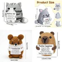 1件手工编织毛绒玩偶挂饰，充满正能量的鼓励话语，也可作为小礼物送给亲朋好友。可爱的编织玩具非常适合摆放在家中的客厅和书桌上，作为生日礼物或房间装饰的装饰品。可爱的玩偶礼物设计和鼓励的话语温暖又甜蜜！这些可爱的玩偶将永远是你的朋友，它们会让你感到轻松快乐！ - 彩色 - 查看 2