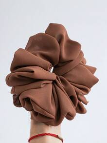 一套包含紫色、浅绿色、米黄色、棕红色、米色、粉色、大地色、灰色、棕色、白色和黑色的超大纯色雪纺发圈，适合女性日常佩戴，可搭配头巾，也可作为发绳、发饰、发圈或马尾辫发圈使用。 - 彩色 - 查看 9