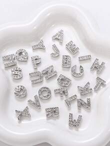 26件套钻石字母美甲配件，适用于美甲装饰 - 3D DIY配件，闪亮银色，每套包含26个字母，可用于手工制作、发饰和手机壳，多功能混合设计套装，银色美甲用品，美甲饰品，美甲宝石 - 銀色 - 查看 3