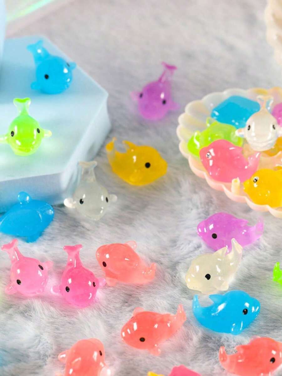 10/30/50pcs DIY Mini Dolphins, Luminous Mini Resin Dolphins, Small Animals That Glow In The Dark, Suitable For Holiday Gifts, Sock Gifts, Party Gifts, Prank Games, Landscape Gardens, Home Decoration, Room Decoration Etc
