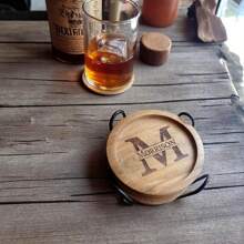 Personalisierte Monogramm Holz Untersetzer, individuell graviertes Untersetzer-Set, Untersetzer mit Halter als Geschenk, Einweihungsparty Hochzeitsgeschenk, Namensinitialen Geschenk