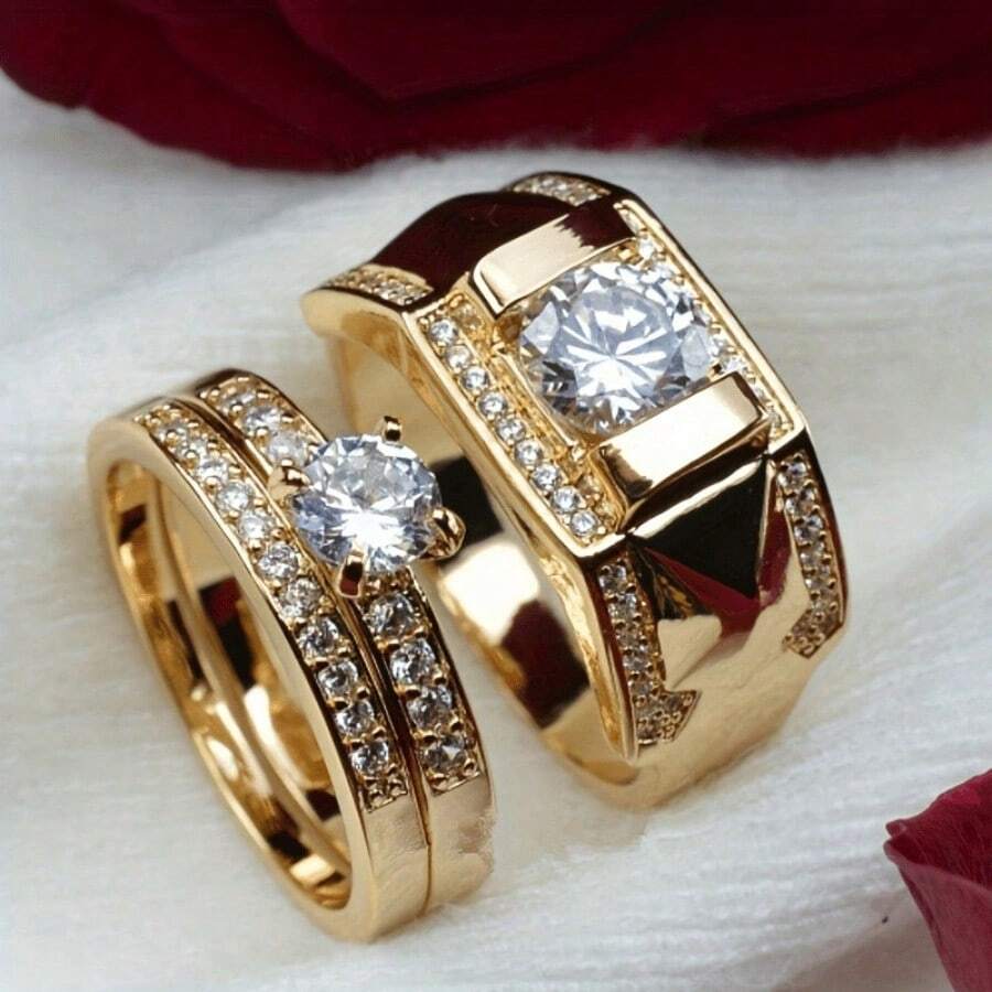 Un conjunto de elegantes anillos de pareja, anillos de compromiso y boda sintéticos, joyas de moda de lujo para hombres y mujeres, adecuados para uso diario y como regalo. - Dorado - Ver 1