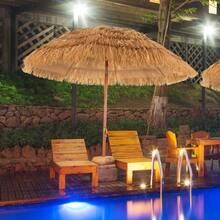 Costway 6.5 FT Thatched Beach Umbrella Tilt Tiki Hawaiian Patio Portable - 如圖 - 查看 4