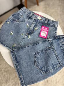 Saia Jeans Feminina Marmorizada com Bordado de Flores – Cós Alto | 100% Algodão (Sem Elastano) - Cinza Claro - Visão 9