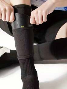 Soccer Shin Guards Football Protectors Pads Adult Teenagers Black Shinguards Set Light Sock Insert Board Training Legging Protective Gear