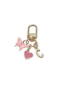 Item indispensável para o verão - Chaveiro com letra em formato de coração e borboleta rosa, com iniciais e mensagem de presente / Carta de amor | Acessório de chaveiro de coração | Pingente de bolsa personalizado | Presente, chaveiro, acessórios exclusivos para celular, design simples, presente para amigos, família, namoradas, acessórios para atividades ao ar livre, acessórios para festas, presentes, lembranças, pingente de bolsa feminina, pingente de carro, presente para meninas, presente personalizado para casamento na praia, presente ideal para madrinhas