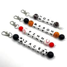 定制姓名运动球字母串珠钥匙扣 - 足球、篮球、棒球钥匙扣，女士礼物，生日礼物，时尚钥匙扣，串珠字母设计，手工制作，服饰配件，时尚秋季款，送给男友、女友、家人、朋友 - 客製化鑰匙圈 - 查看 3