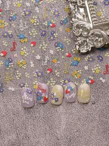 2片装春夏碎花美甲贴纸 - 多巴胺小花、雏菊、睡莲、五瓣花、草莓艺术设计，3D立体浮雕工艺，适合女性日常、婚礼、节日和度假，一次性自粘美甲贴纸，中国风，可爱，简约，清新主题，易于粘贴的美甲装饰贴纸