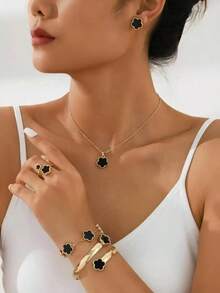 Set de 6 piezas de joyas estilo coreano con flores de la suerte, incluyendo aretes, collar, pulsera y anillo. Conjunto de joyas de moda adecuado para el Día de San Valentín, uso diario y regalos de festivales.