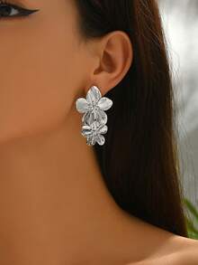 1 Pasang Anting-Anting Fashion Chic Motif Bunga Retro untuk Wanita - Putih K - View 3