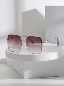 Lunettes de soleil carrées en métal de haute qualité à la mode pour femmes, lunettes de soleil en alliage de cuivre au design polyvalent et décontracté. Parfaites pour toute saison, pour sortir, pour les tenues de plage, de vacances et en cadeau pour la famille et les amis