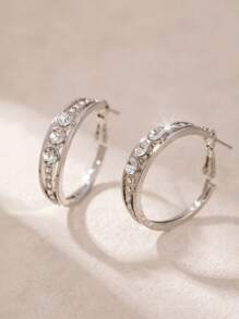1 paire de boucles d'oreilles créoles élégantes pour femmes avec design circulaire et zircone cubiques intégrés, un accessoire de mode essentiel pour les femmes, convenant pour un usage quotidien, les fêtes et la décoration de mariage