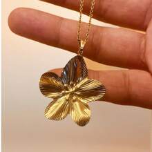 1 pieza - Collar colgante de flor de 5 hojas de acero inoxidable chapado, con dopamina, adecuado para la vida diaria de las mujeres y ocasiones importantes como regalo en días festivos