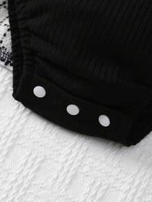 One Piece Baby Girl With A Buttoned Round Neck At The Back, Small Fragrant Floral Lace Decoration, Bow, Gorgeous Triangle, Baby Clothing, Newborn Clothing - 黑色 - 查看 7