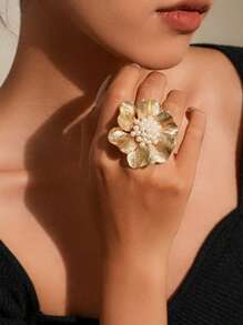 1 pieza Anillo de flor de perla vintage lujoso y exagerado para mujeres, joyería de anillo abierto de textura asimétrica barroco
