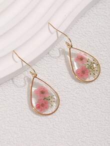 一对水滴形勿忘我花树脂吊坠耳环，适合日常佩戴