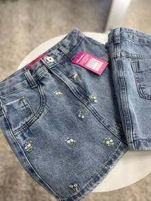 Saia Jeans Feminina Marmorizada com Bordado de Flores – Cós Alto | 100% Algodão (Sem Elastano) - Cinza Claro - Visão 7