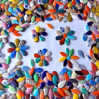 Paquete de 300g de material de decoración de mosaico de tipos mixtos, apto para proyectos DIY, sala de estar, cocina, baño, decoración del hogar, artes y manualidades, con colores ricos, ideal para decoración de paredes/pisos creativos, agrega vitalidad a sus proyectos DIY