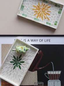 1 chiếc khay trang trí khảm vỏ sò kiểu INS, hình vuông ghép nhiều màu sắc, khảm thủ công. Thích hợp để trang trí bàn cà phê phòng khách, bàn ăn và đựng đồ dùng hàng ngày. Cũng có thể dùng làm quà tặng ngày lễ và trang trí bàn tiệc. Thích hợp để đựng đồ dùng cá nhân, đồ dùng du lịch, đồ dùng học tập, trang trí phòng. - Nhiều màu - Xem 10