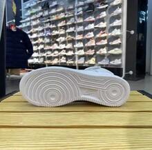 Nike 儿童中帮魔术贴简约运动休闲鞋 Air Force 1 LE 纯白 Air Force One 运动鞋 - 白色 - 查看 9