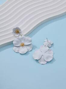 1 Pair Asymmetrical Layered White Flower Metal Pendant Earrings, Gift For Dates