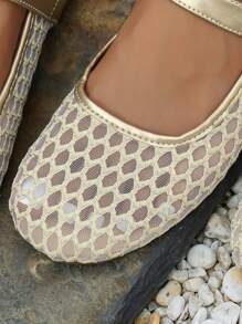 1 Pair Girls' Mesh Embroidered Heart & Rhinestone Lattice Design Flat Hollow Slip-On Shoes, Cute Princess Style, Fashion, Soft & Lightweight, Round Toe, Closure, Matching Mom's Size, Suitable For 2-14 Years Old Girls, All Seasons, Party, Holiday