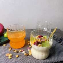 4/8 modische Glasbecher im Blütenblatt-Stil mit Streifen, aus Borosilikatglas, leicht, robust, kälte- und hitzebeständig, 300 ml/10 oz, Eisbecher, geeignet für Kaffee, Joghurt, Eis, Cocktails, kalte Getränke