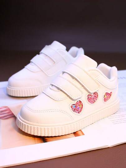 1 双心形水晶装饰钩环皮革表面女婴软底休闲运动鞋，舒适幼儿鞋